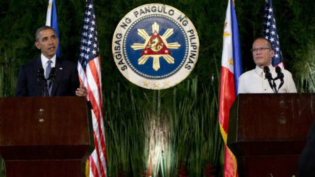 Tổng thống Mỹ Obama và người đồng cấp Philippines Aquino. Ảnh: AP